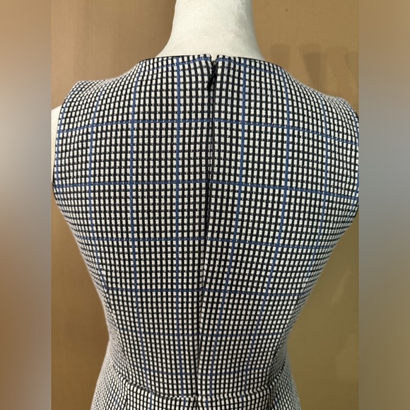 Ann Taylor Sleeveless Tweed Flare Dress V Neck Size 0 Back zipper closure - Picture 5 of 6